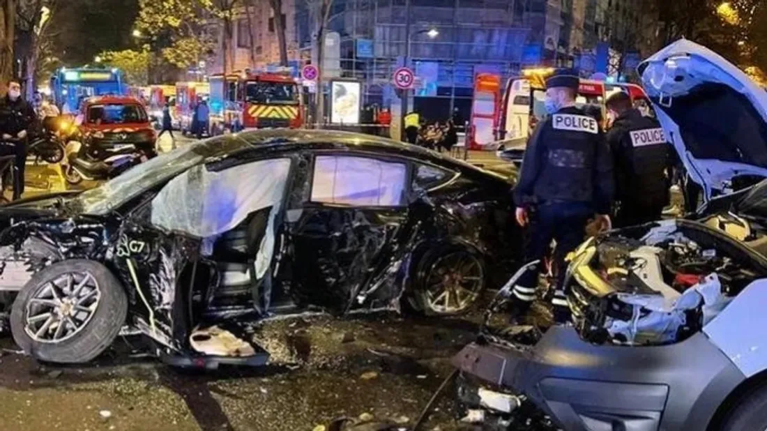 Paris : le bilan s’alourdit à un mort après le spectaculaire accident impliquant un taxi